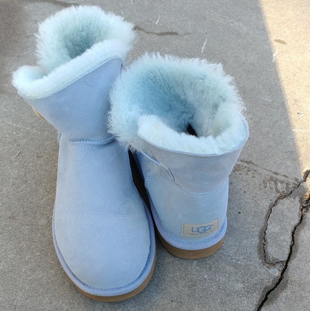 Women's Mini Bailey Button Uggs